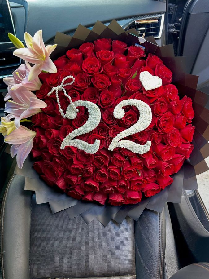 100 roses, her 22nd