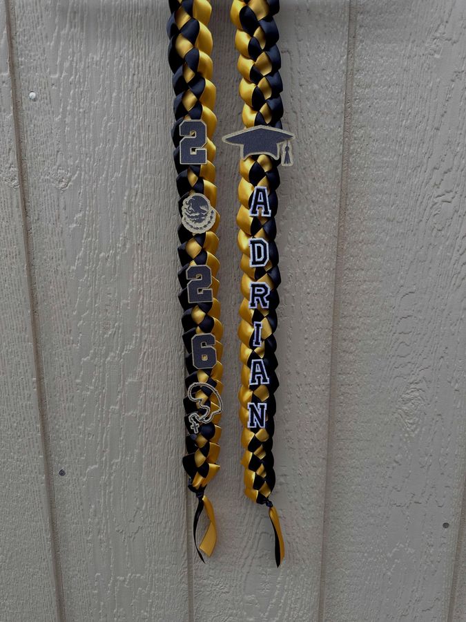 Graduation lei, black and gold